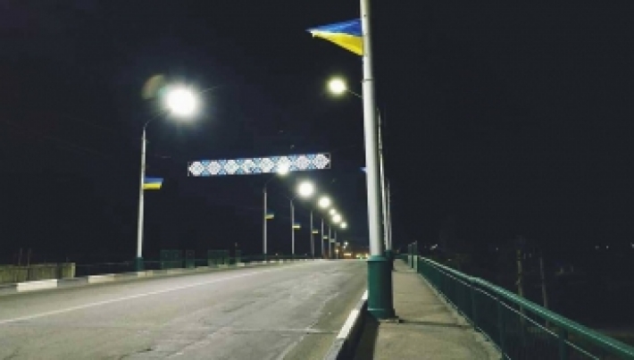 В Мелитополе ночью полиция разбиралась с ДТП на мосту (видео)