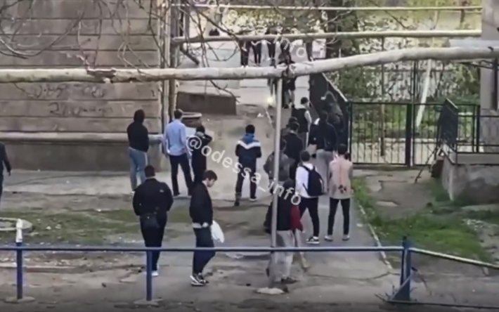В Одессе массовая драка подростков обернулась трагедией - трое в критическом состоянии: фото