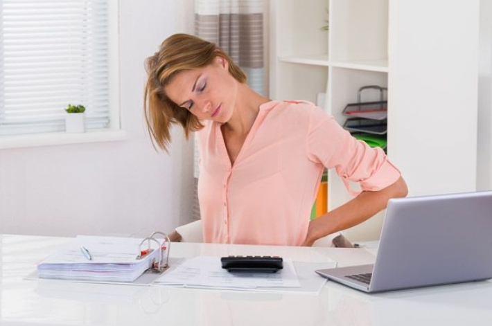 Пять офисных привычек, которые вредят вашей спине