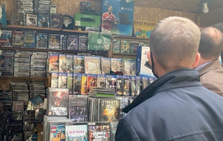 В Киеве на базаре продавали данные о 32 млн украинцев