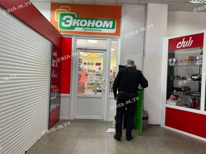 В Мелитополе антимасочники придумали выход из ситуации на кассах в магазинах (фото)