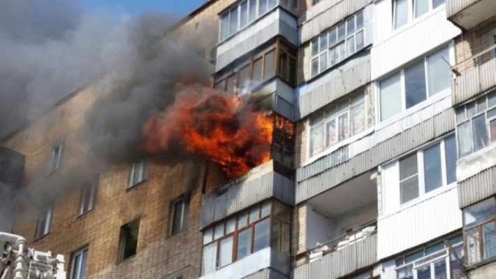 В Запорожье тушили пожар в девятиэтажке