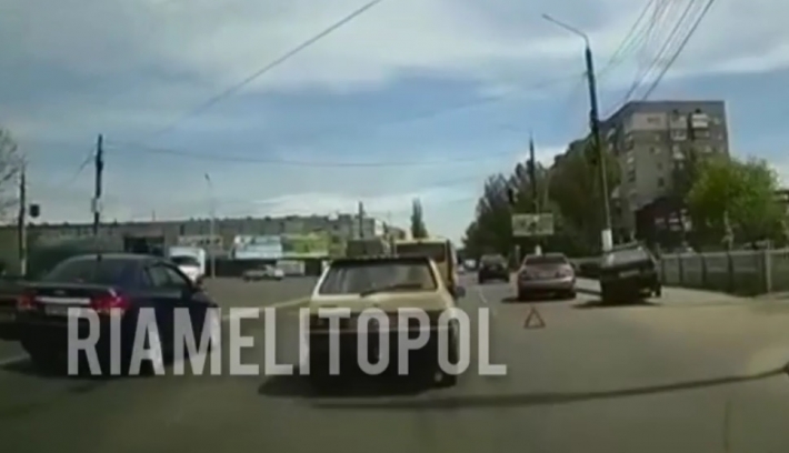 В Мелитополе "классическое" ДТП - Таврия таранила Мерседес (видео)