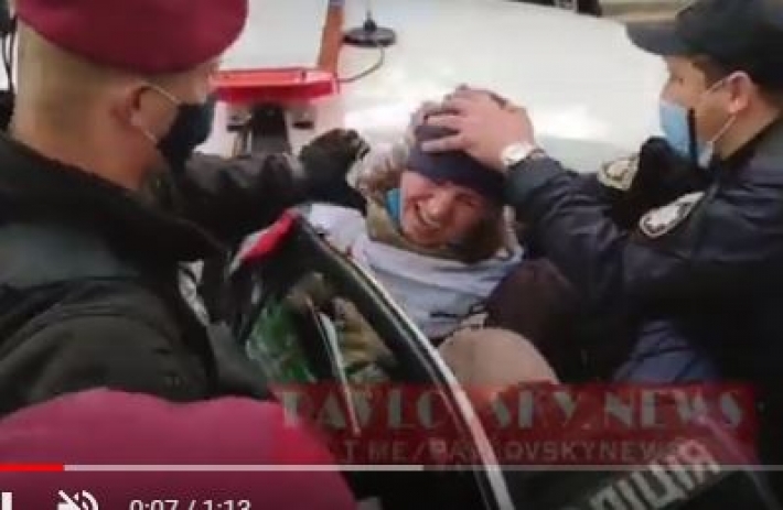 В Киеве задержали предпринимателя, устроившего пикет под зданием Кабмина: видео