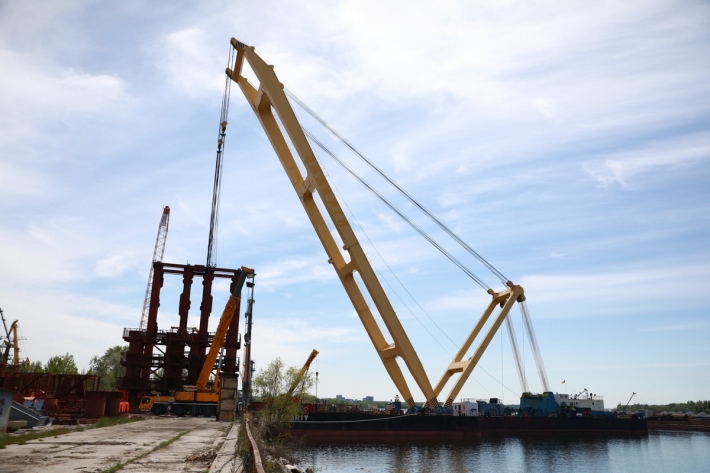 Стало известно, когда отремонтируют кран, строящий мосты в Запорожье