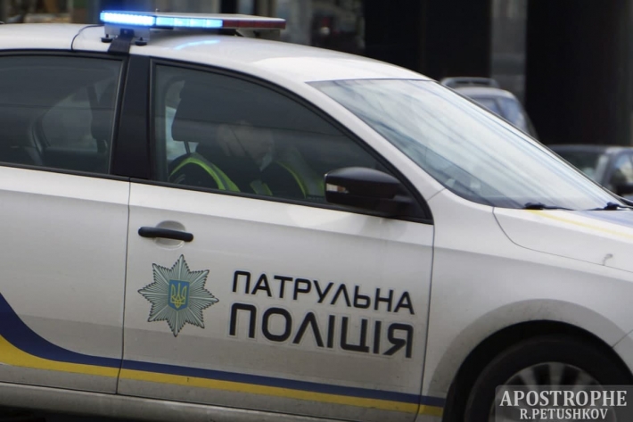 В Одессе водитель трактора использовал ковш не по назначению и поплатился, видео