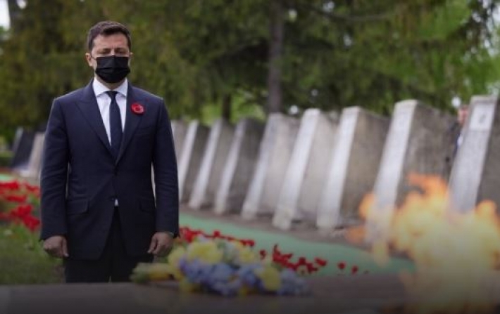 Зеленский почтил память погибших во Второй мировой войне: видео