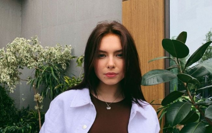 18-летняя дочь Елены Кравец оторвалась под Верку Сердючку и засветила тату