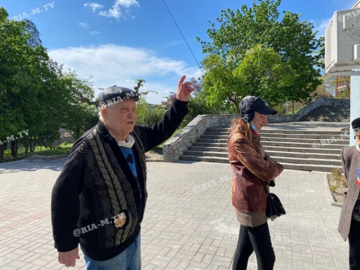 В Мелитополе маршрутчик в День Победы шокировал пенсионера (видео)