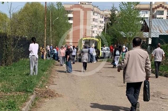 Дикие крики и взрыв: перестрелка в школе Казани попала на видео