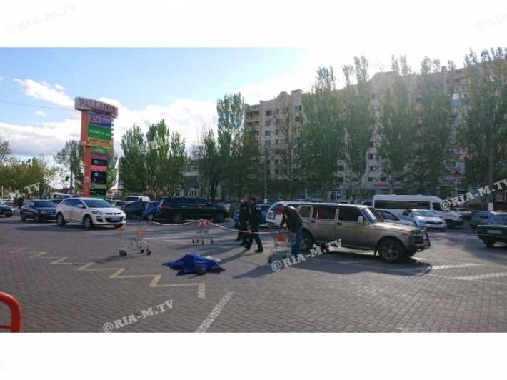 В Мелитополе упал и умер мужчина (фото)