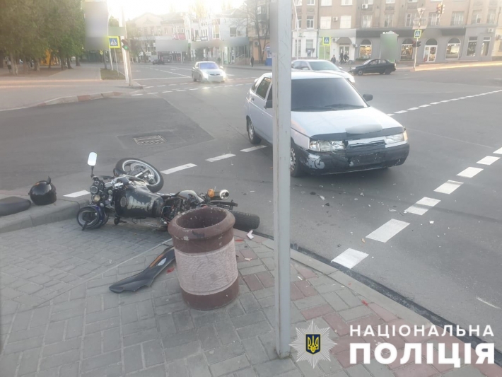 В полиции рассказали подробности аварии с мотоциклистом (фото)