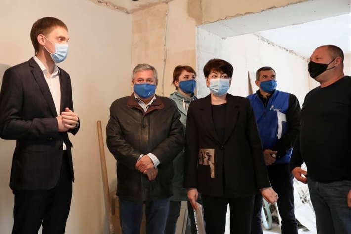 В Мелитополь нагрянули инвесторы с контролем ремонта в амбулаториях. Дополнено (фото)