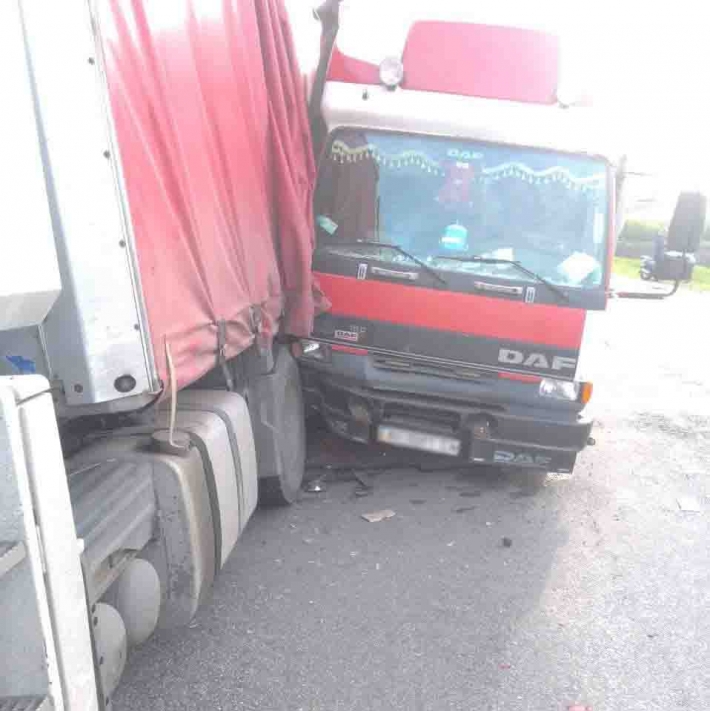 На запорожской трассе в результате ДТП двух грузовиков, погиб водитель