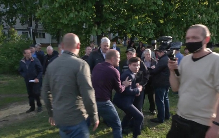 В Харькове охрана мэра напала на журналиста (видео)