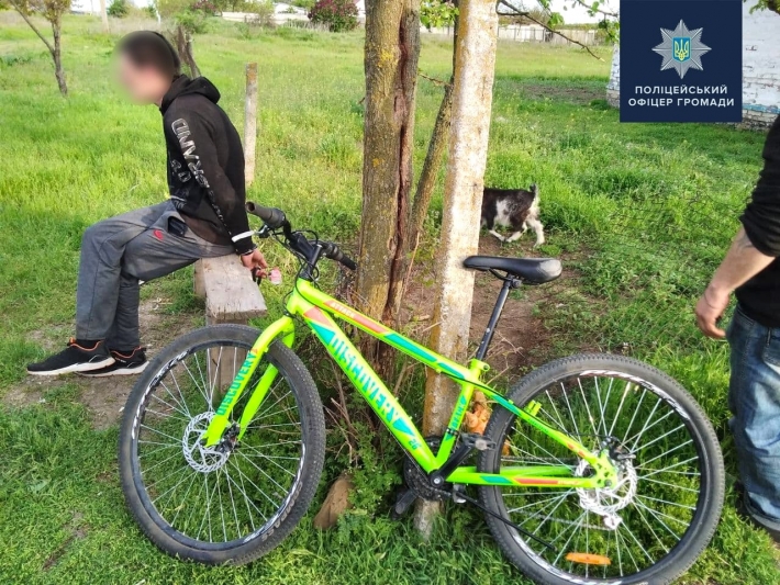 Под Мелитополем школьники бросились в погоню за грабителем, который отобрал у ребенка велосипед (фото)