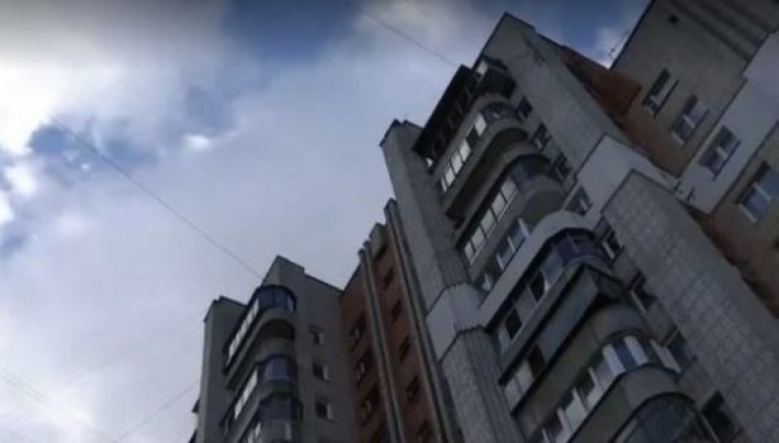 Две пьяные женщины в России выпрыгнули с девятого этажа и выжили (видео)