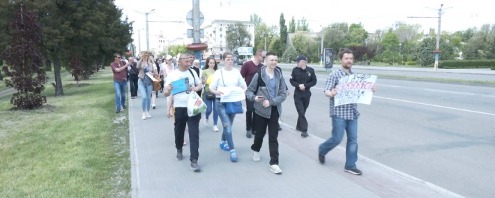 Сколько человек в Мелитополе пришли митинговать против карантина (фото)
