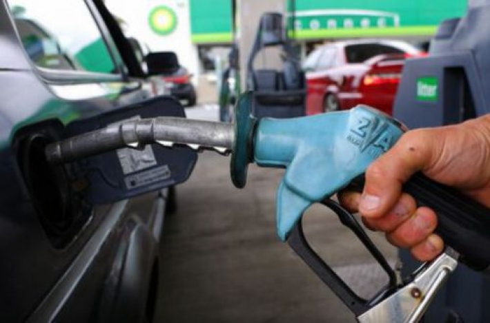 АЗС массово приостанавливают продажу бензина и дизеля