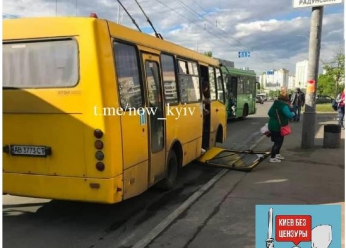 В Киеве произошло необычное ЧП с маршруткой: в сети шутят о тарифах, фото