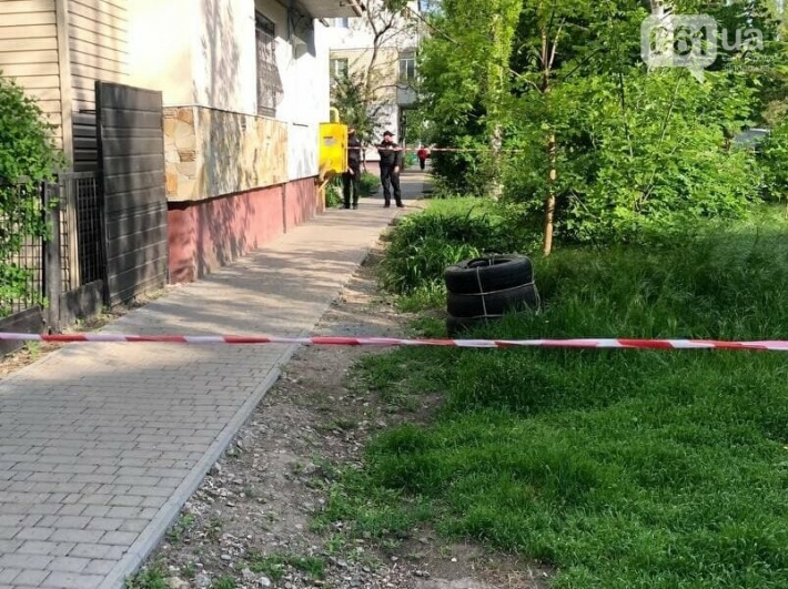 В Запорожской области возле многоэтажки нашли гранату (фото)