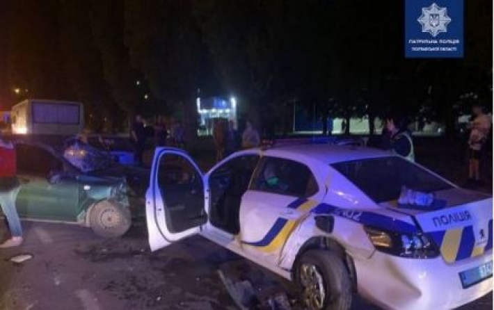 Пьяный на ЗАЗе таранил авто патрульной полиции: двое копов в больнице