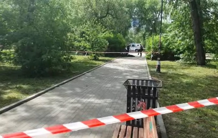 В Екатеринбурге мужчина напал с ножом на прохожих, есть жертвы (видео)