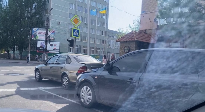 В Мелитополе на центральном проспекте пробка из-за аварии (фото, видео)