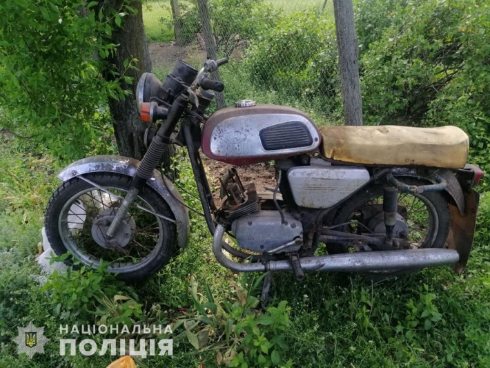 В Запорожской области подростки украли мотоцикл