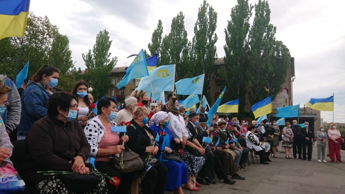 Один сценарий, один исполнитель - в Мелитополе крымские татары высказались об аннексии Крыма (фото, видео)