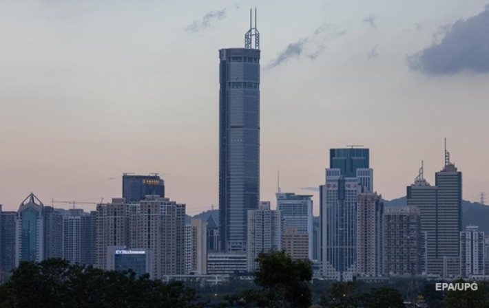 В Китае трясущийся небоскреб напугал тысячи людей (Видео)
