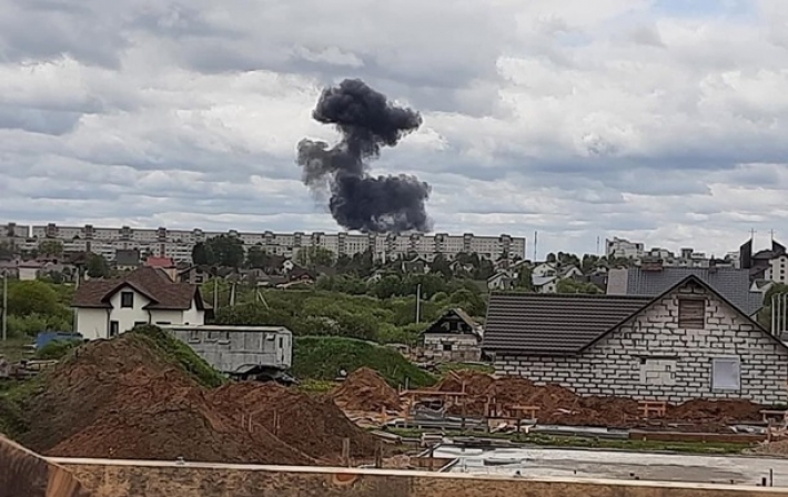 В Беларуси разбился военный самолет, оба летчика погибли