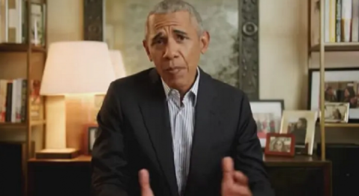 Барак Обама рассказал о секретных фото и наблюдениях "летающих тарелок"