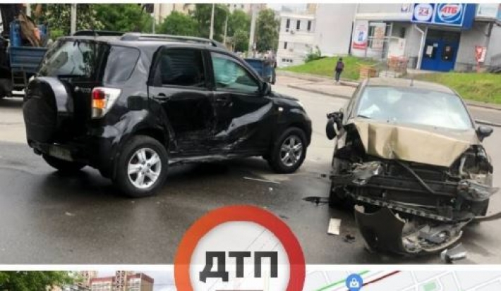 В Киеве женщины-водители устроили эпичное ДТП - обе утверждают, что правы: фото