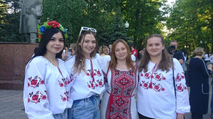 Жители Мелитополя рассказали, что для них значит вышиванка (фото, видео)