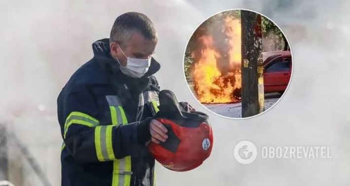 В Киеве во время движения взорвался и загорелся Ford. Видео