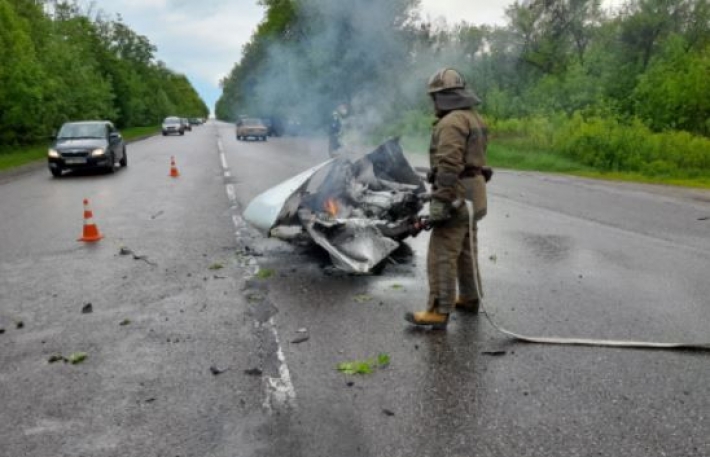 На трассе под Харьковом авто разорвало на части: фото и видео жуткого ДТП