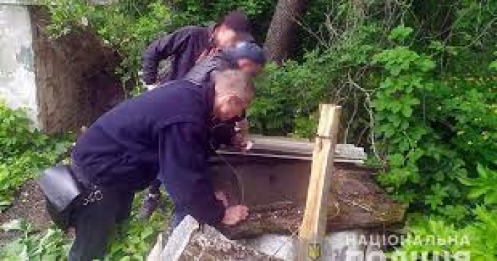 В Полтавской области женщину, которую разыскивали две недели, нашли мертвой на дне колодца