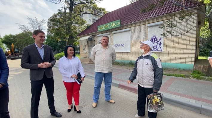 В Мелитополе пенсионер встретил мэра города на улице и обратился с нестандартной просьбой (видео)