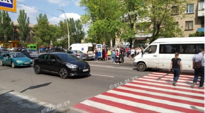 Жительница Запорожья на пешеходном переходе в Мелитополе сбила 19-летнюю девушку (фото, видео)