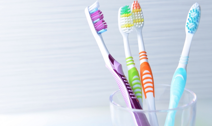 Как часто нужно менять зубную щетку, рассказала стоматолог