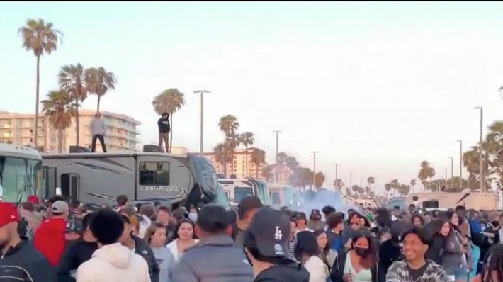 На вечеринке в Калифорнии задержали 150 человек (видео)
