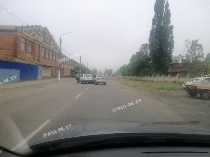 В Мелитополе с самого утра ДТП с двумя разбитыми авто (фото)