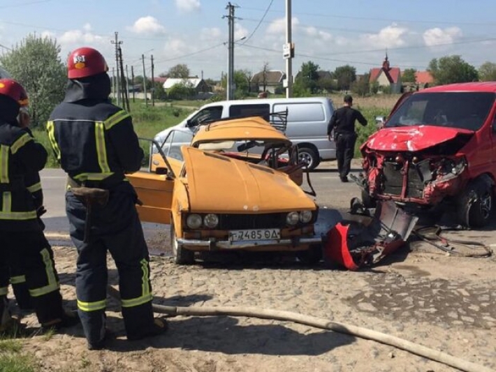 Многодетная семья попала в смертельную аварию под Одессой