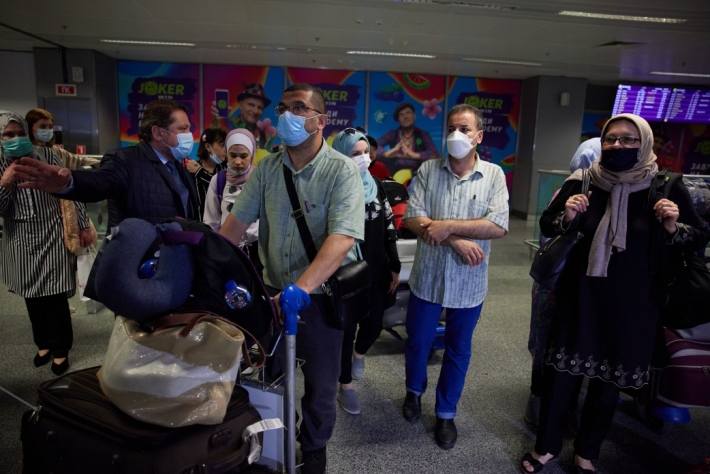 ​В Киеве приземлился самолет с украинцами, эвакуированными из сектора Газа: фото