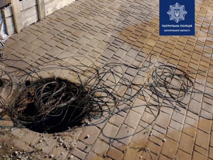 В Запорожье патрульные задержали двух воров кабеля (фото)