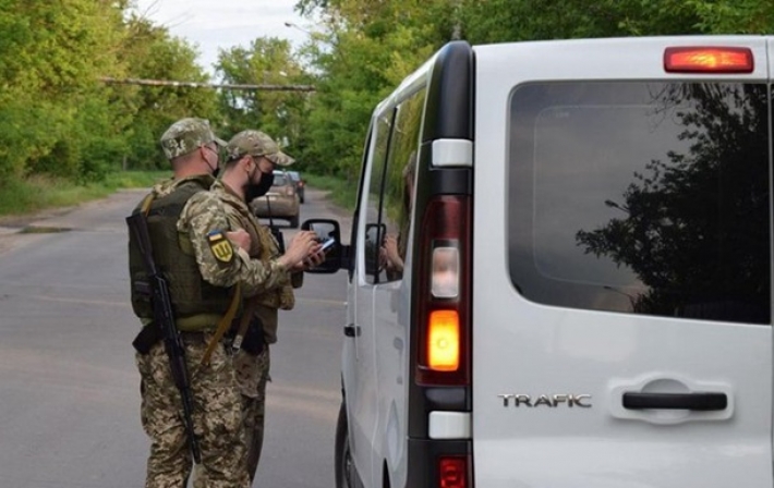 Под Киевом сбежал преступник: на дорогах появились автоматчики