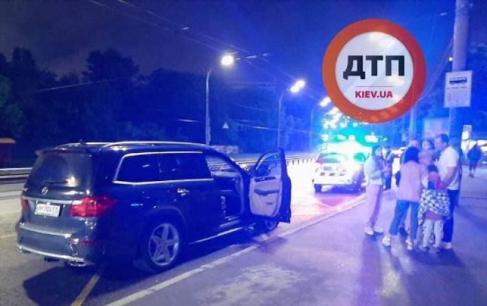 В Киеве пьяный водитель устроил серьезную аварию и пытался подставить жену: фото