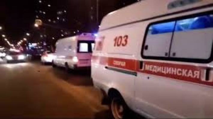 В России автомобиль Росгвардии сбил двоих детей на пешеходном переходе: момент попал на видео