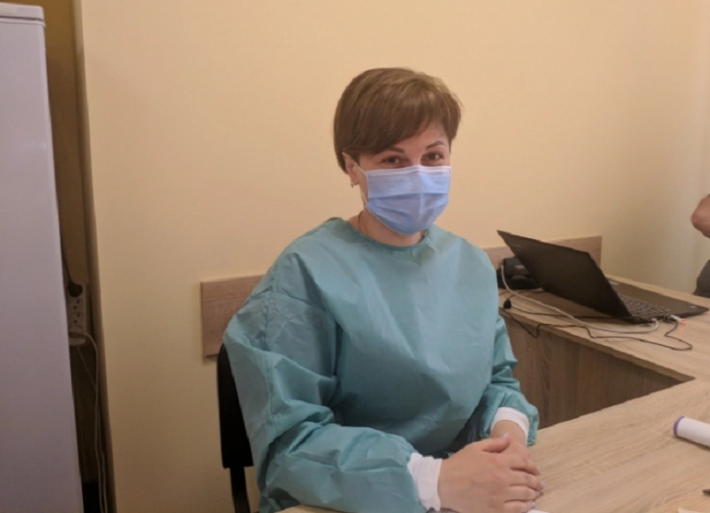 Женщины или мужчины: врач рассказал, кто в Мелитополе охотнее прививается от коронавируса